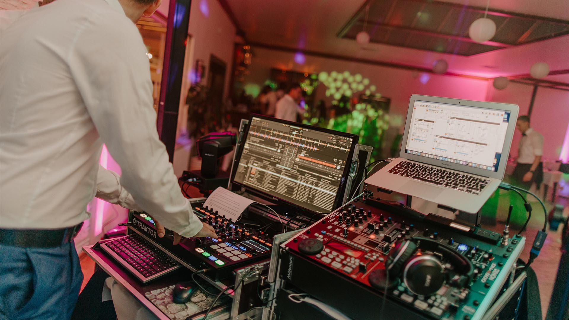 dj-marcel-Bremen-wedding-dj-marcel-at-mixer